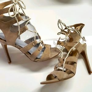 New Dolce Vita Strappy Beige Sandals Heel w Tie